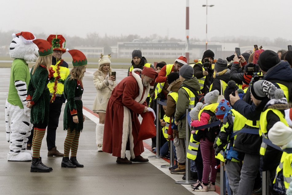 Święty Mikołaj wylądował na lotnisku w Łodzi