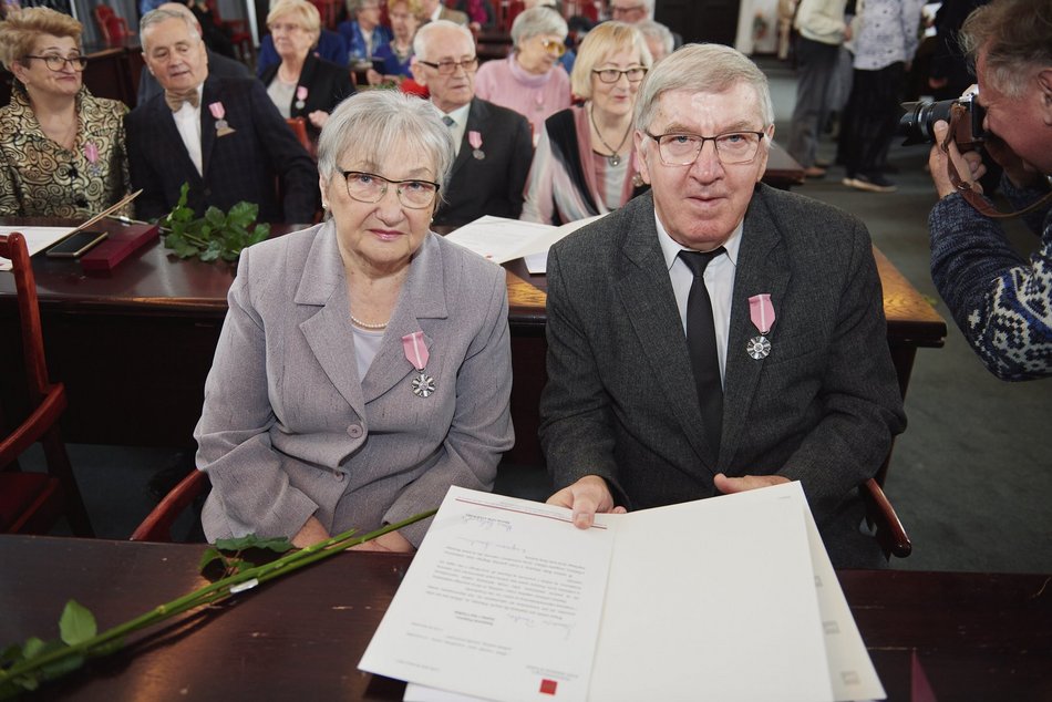 Uroczystość wręczenia medali z okazji długiego pożycia małżeńskiego