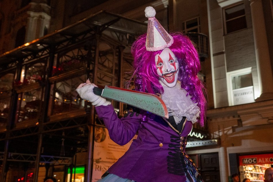 Łódź. Halloweenowa parada przeszła Piotrkowską w Łodzi. Tłumy duchów, czarownic i zombie!