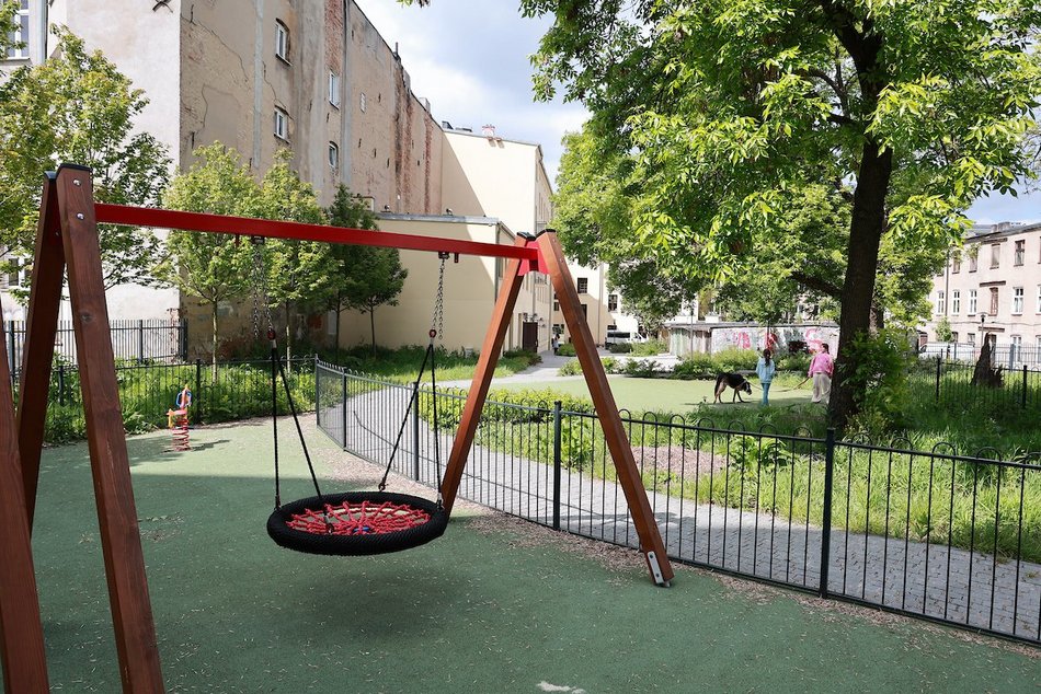 Łódź. Nowa świetlica dla dzieci i młodzieży przy Północnej w Łodzi. Sale warsztatowe, plac zabaw