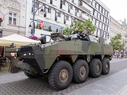 Parada na Piotrkowskiej przed meczem Marcina Gortata z NATO