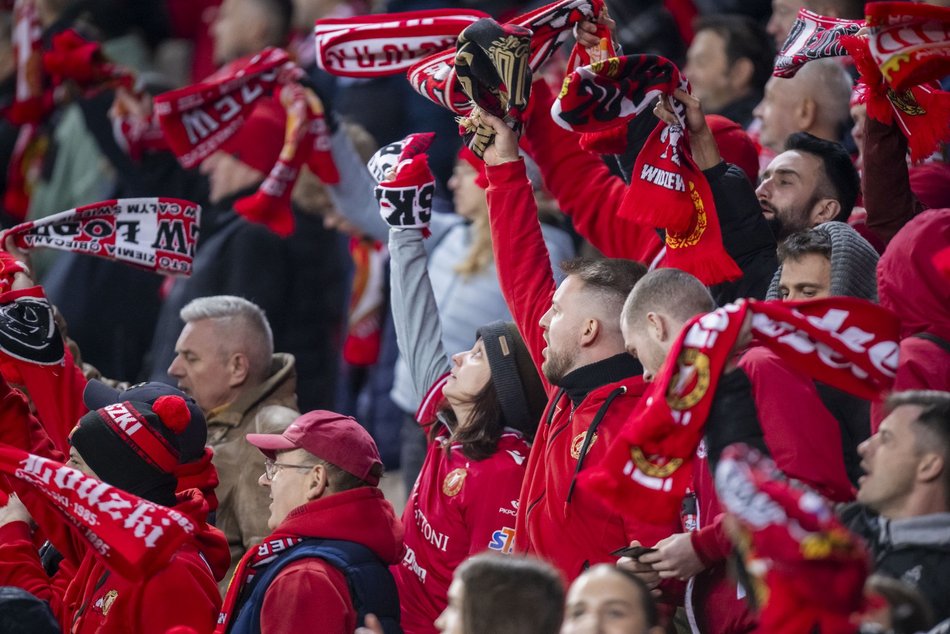 Kibice na meczu Widzewa Łódź z Koroną Kielce