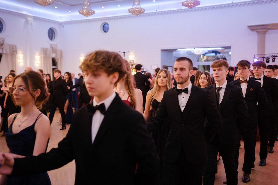 Studniówka XV w Łodzi. Niezapomniane chwile i piękne wspomnienia