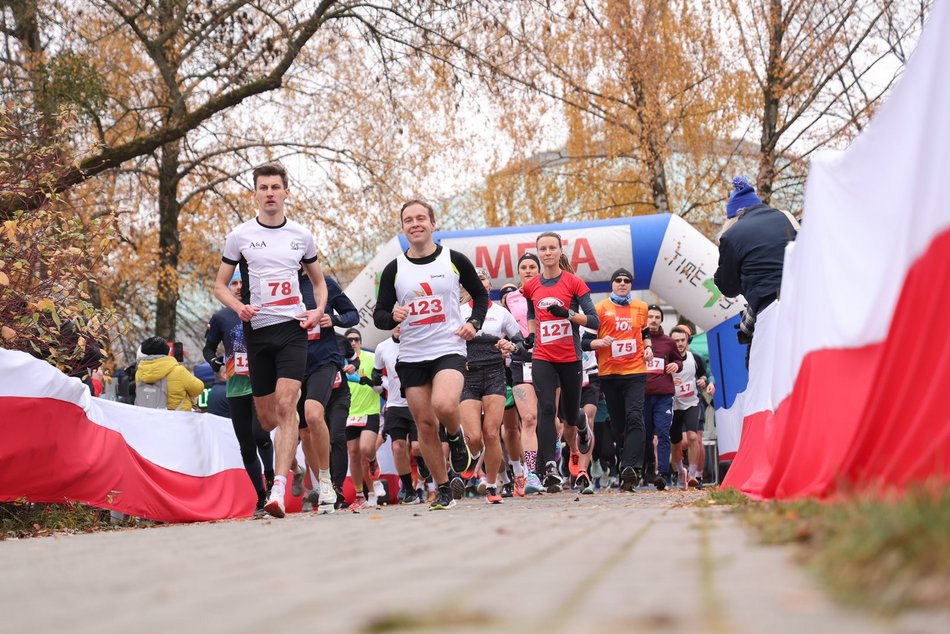 Bieg Niepodległościowa 5 w parku Na Zdrowiu w Łodzi. Odszukaj się w galerii!