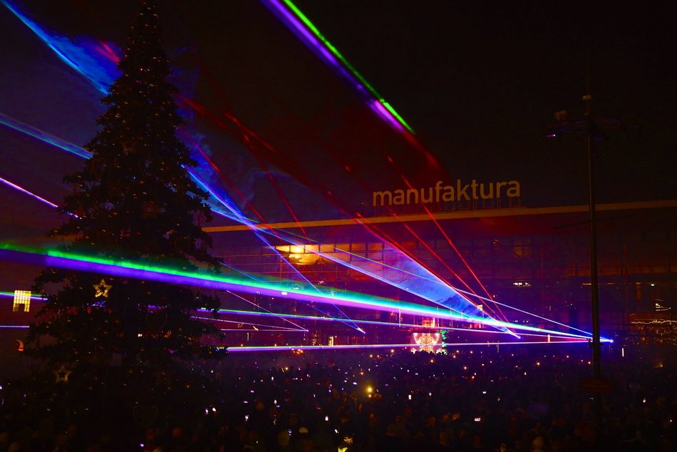 pokaz laserów w centrum handlowym