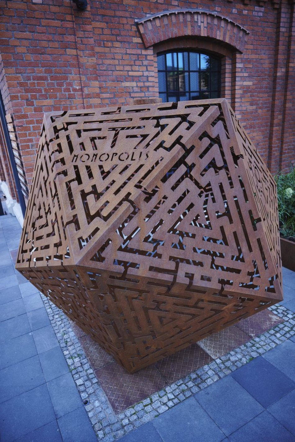 Nowa rzeźba w Monopolis