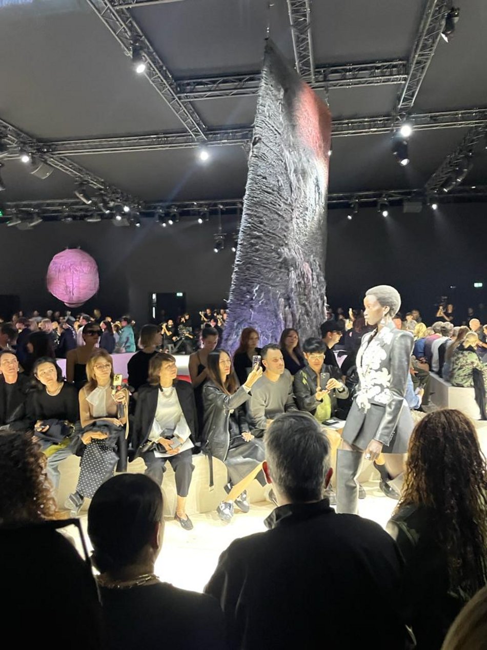 Pokaz kolekcji Sarah Burton dla domu mody Alexander McQueen