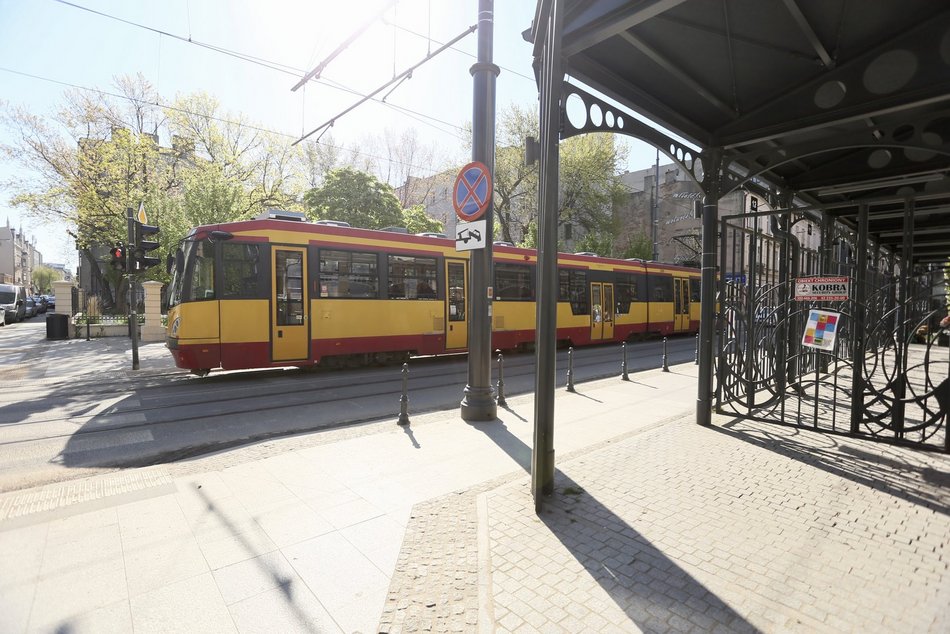 Tramwaj jadący po ulicy Kilińskiego