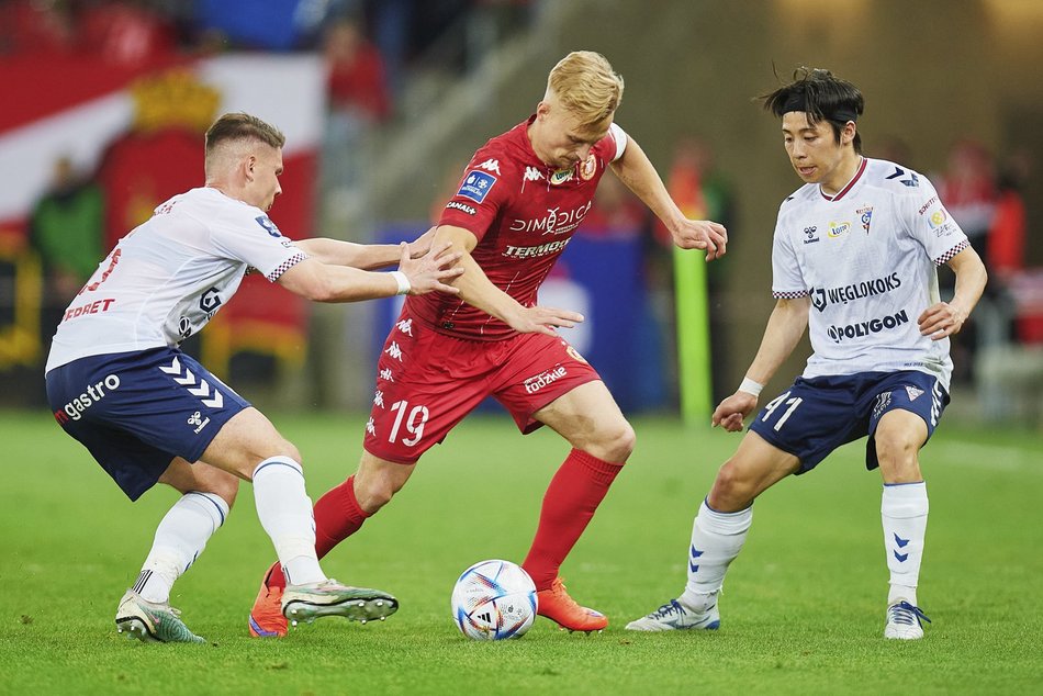 Piłkarze Widzewa i Górnika podczas meczu