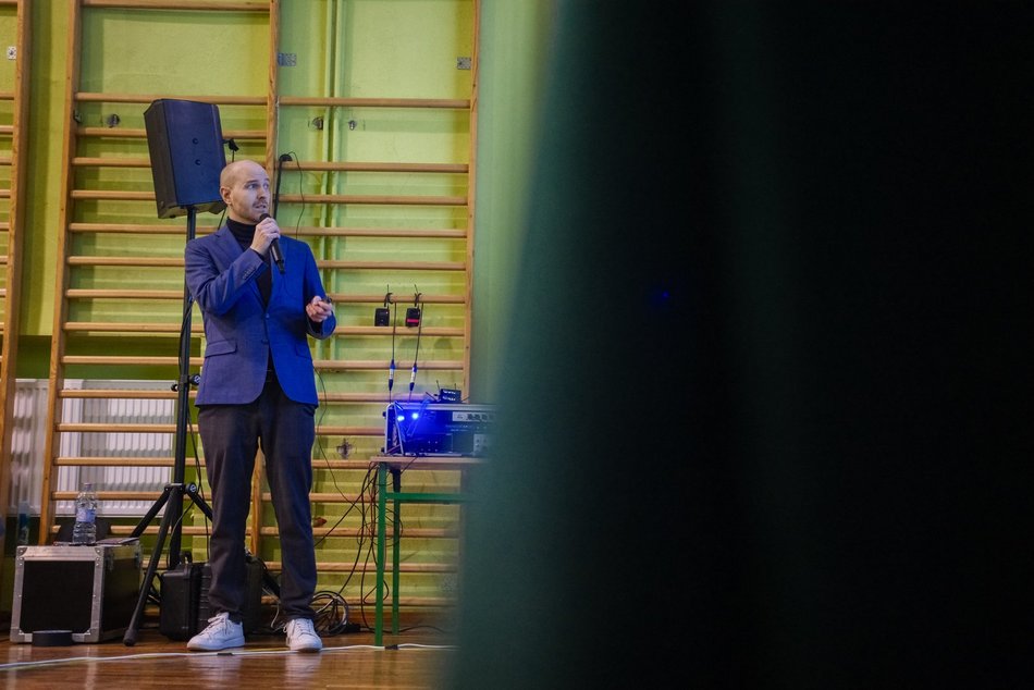 Łódź. Kolej Dużych Prędkości w Łodzi. Tłumy mieszkańców Starego Polesia na spotkaniu z wykonawcami