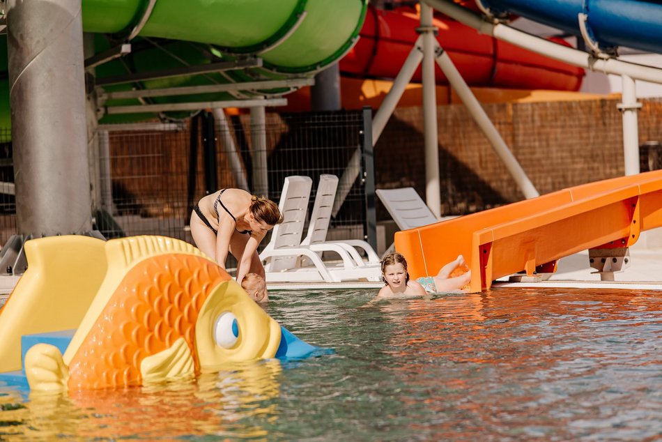 Aquapark Fala w majówkę - baseny zewnętrzne, zjeżdżalnia kamikaze