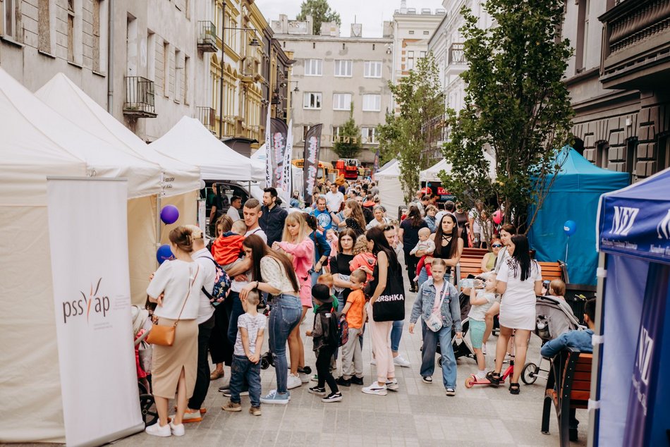 dzieci podczas zabawy
