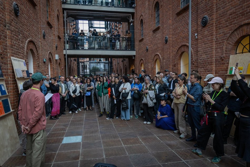 Łódź. Fotofestiwal 2025 w Łodzi rozpoczęty. Tłumy na inauguracji