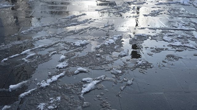 Przygotuj się na gołoledź w Łodzi. Kiedy spodziewać się marznących opadów?