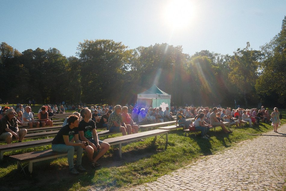 Łódź. Morskie opowieści w parku Julianowskim w Łodzi. Koncert zespołu Kapitan Thorn