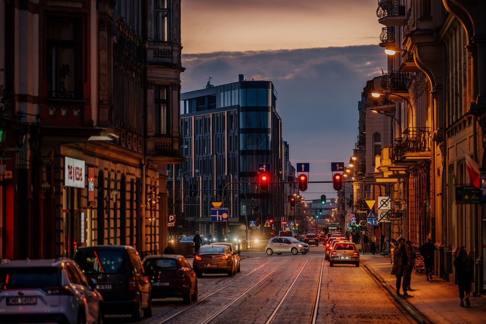 Łódź. New Iron w Łodzi o zachodzie słońca. Widok zapiera dech w piersiach!