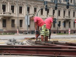 Remont torowiska na Zachodniej w Łodzi. Zobacz, jak pracują torowcy!