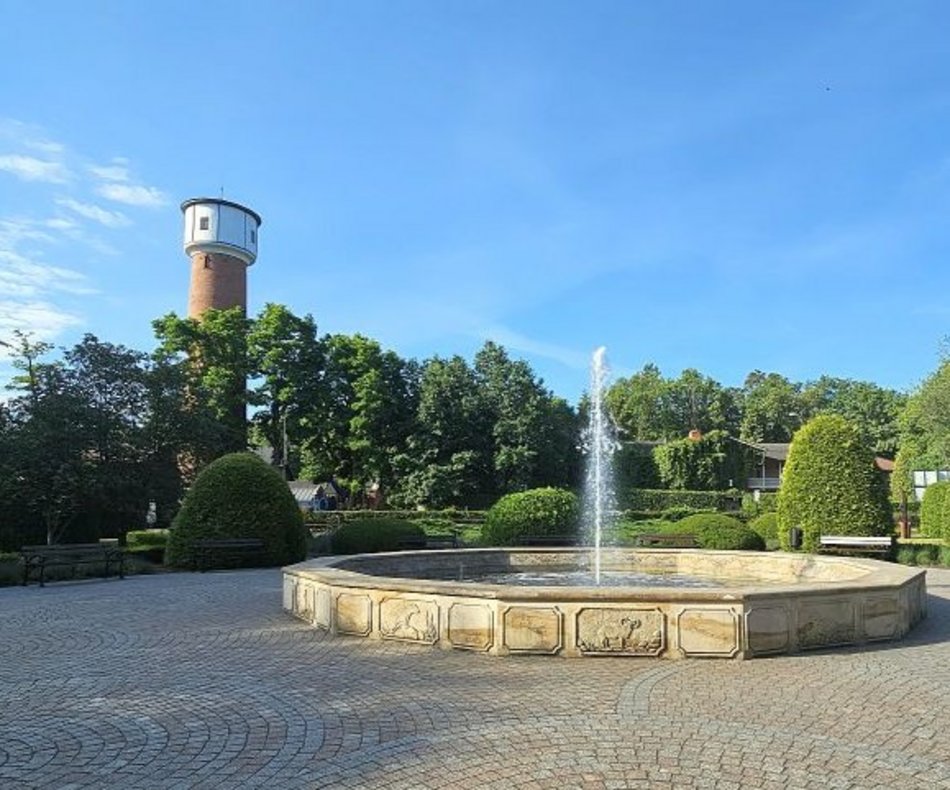 Łódź. TOP 16 atrakcji Spały i okolic. Spływ Pilicą, Niebieskie Źródła, zamek w Inowłodzu