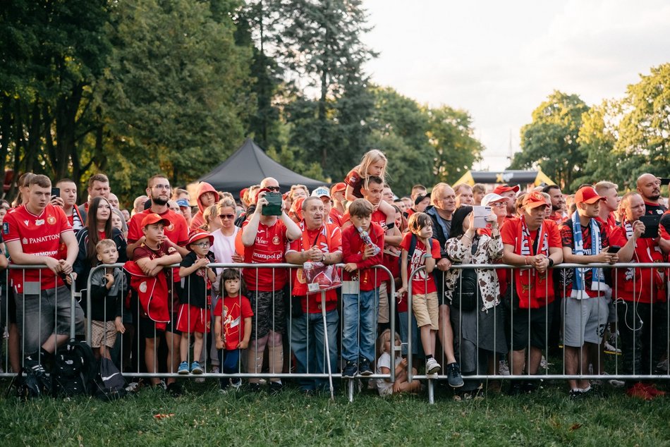 Widzew Łódź zaprezentowany! Byłeś/aś w parku Widzewskim? Odszukaj się w galerii!