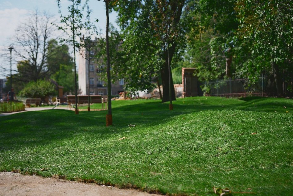 Łódź. Takiego skweru w Łodzi jeszcze nie było! Siłownia, park sensoryczny i plac zabaw już gotowe