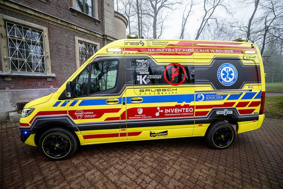 Łódź. Nowa karetka dla Miejskiego Centrum Medycznego „Jonscher”