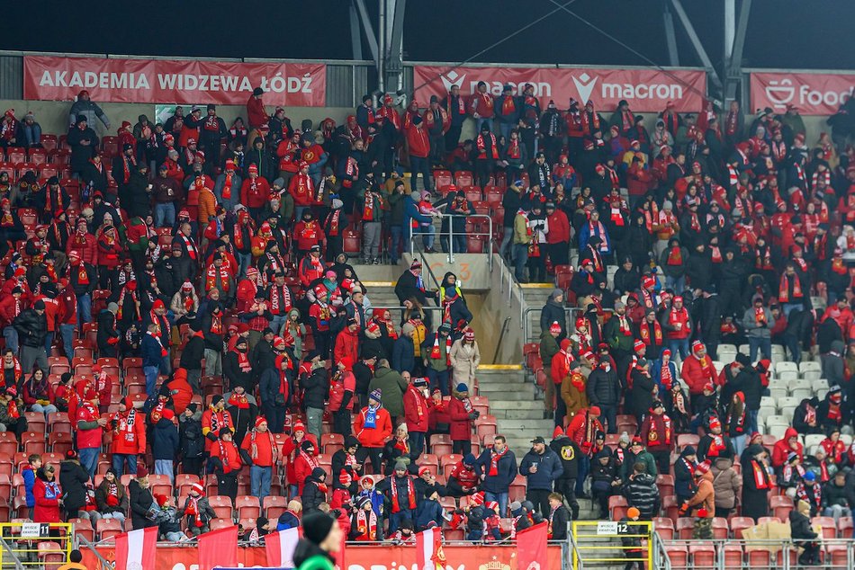 Łódź. Kibice na meczu Widzewa Łódź z Koroną Kielce