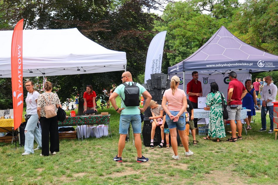Cyrkowe warsztaty w parku Staromiejskim na 602. Urodzin Łodzi. Szczudła, sztuczki i hula hop!