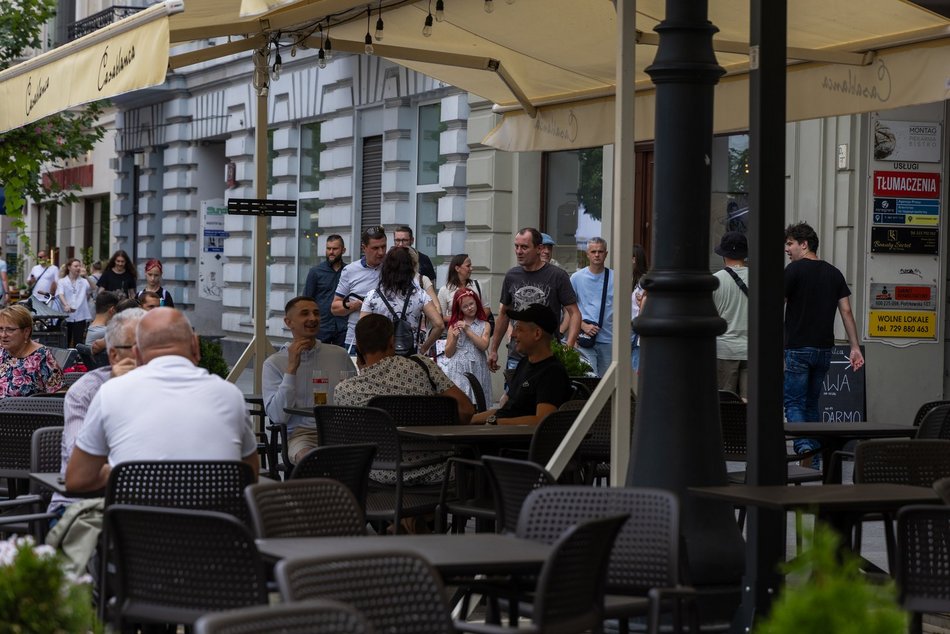 Łódź. Pierwszy sierpniowy weekend na Piotrkowskiej. Tłumy łodzian i turystów!