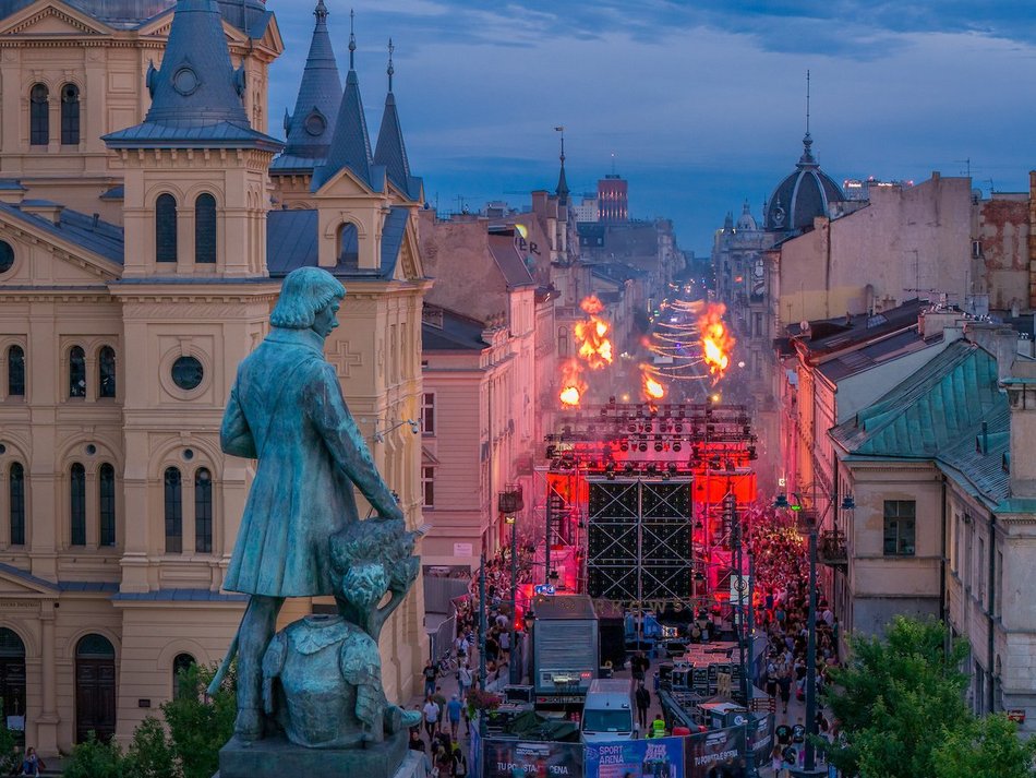 Łódź. To dopiero widok! Największy pochód w historii Parady Wolności w Łodzi z lotu ptaka!