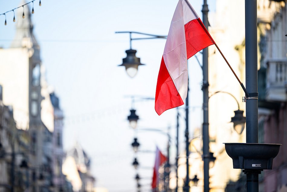 Łódź. Biało-czerwono na Piotrkowskiej. Flagi z okazji Święta Niepodległości