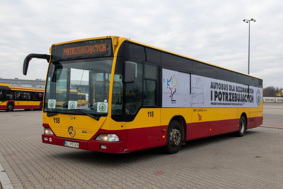 Autobus dla bezdomnych i potrzebujących w Łodzi