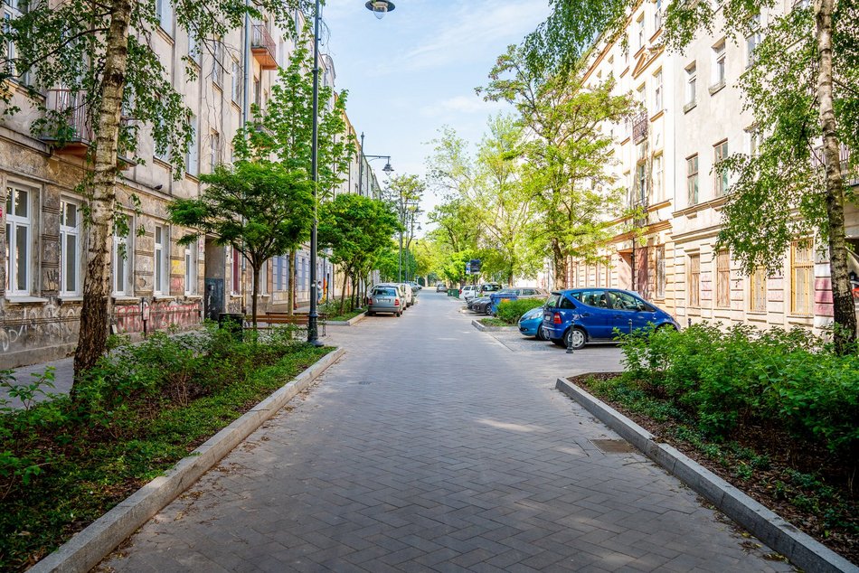 Na Mielczarskiego jest pięknie! Nie tylko woonerf, zmieniły się też kamienice