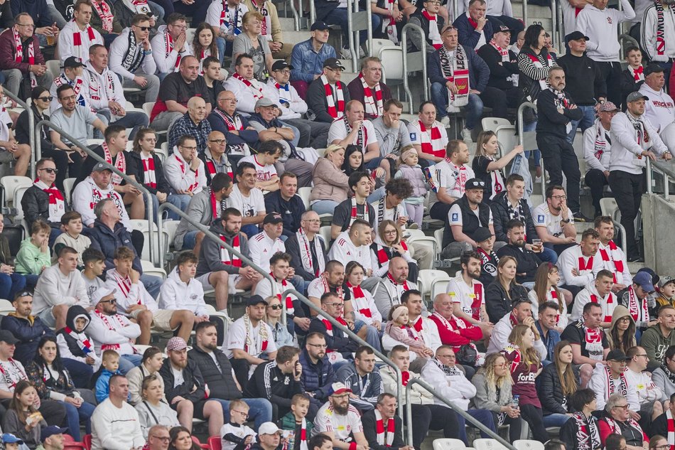 Kibice ŁKS Łódź na meczu z Radomiakiem Radom