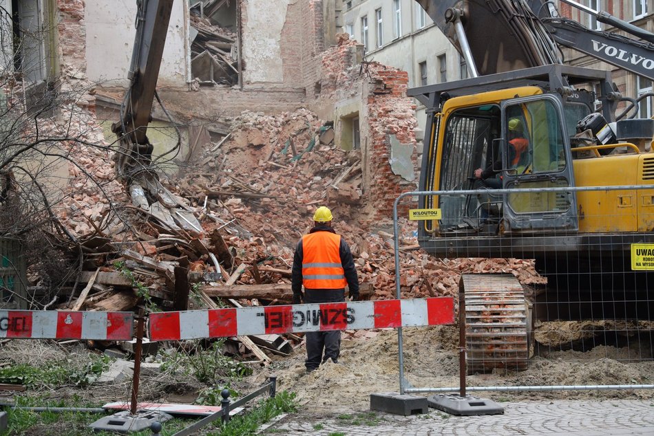 Od kwietnia do września w Łodzi wyburzonych ma zostać niemal 50 budynków