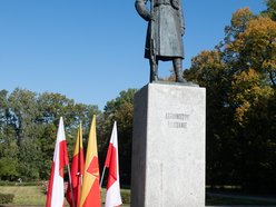 Obchody Łódzkiego Października Legionowego. Uroczystość pod pomnikiem Legionisty