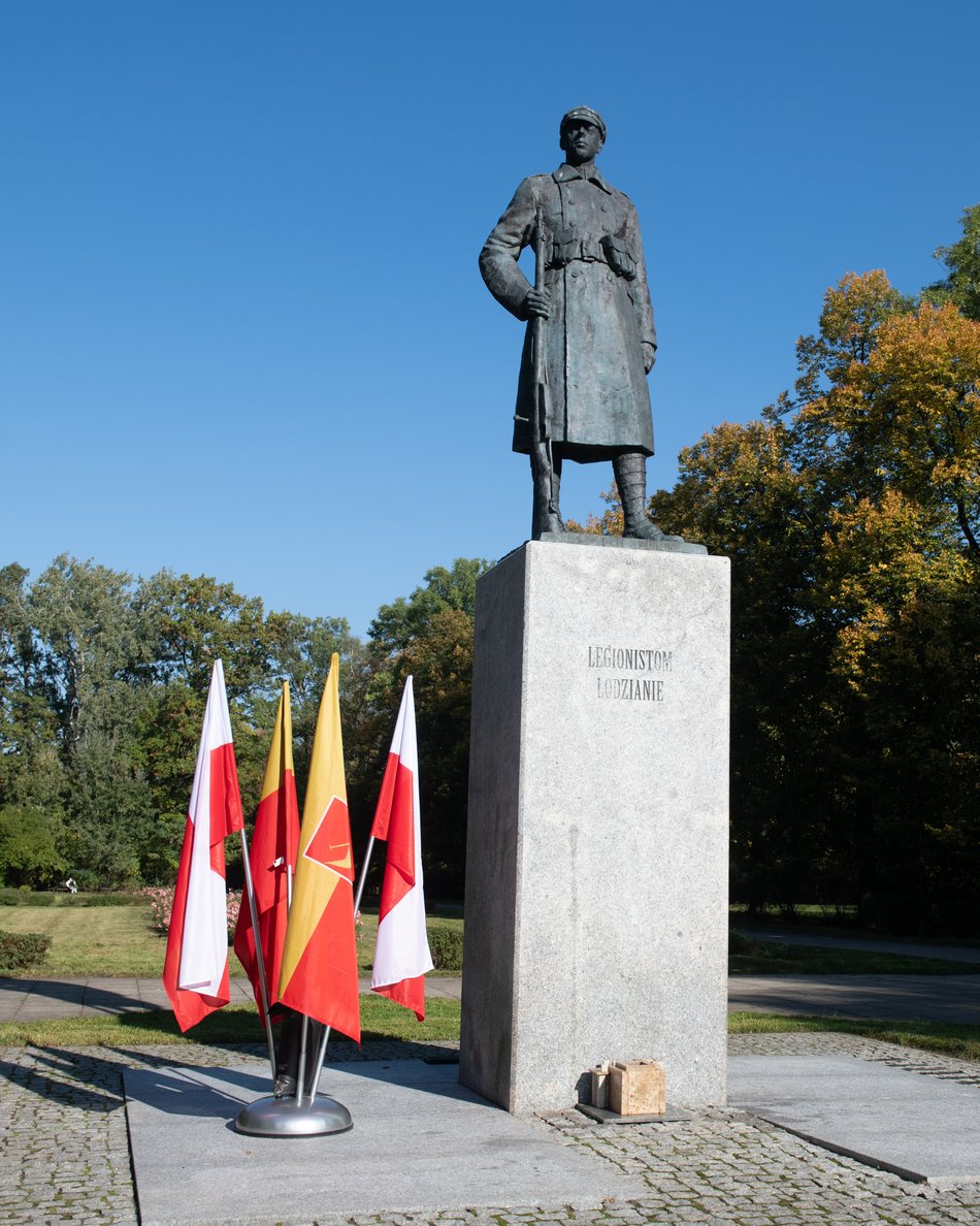 Obchody Łódzkiego Października Legionowego. Uroczystość pod pomnikiem Legionisty