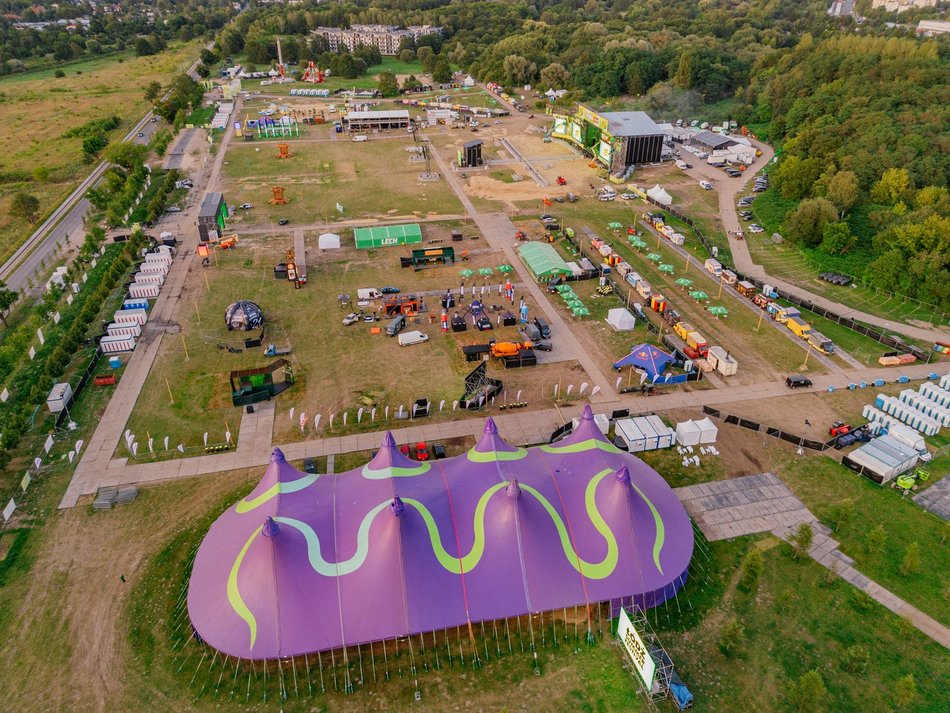 Łódź. Miasteczko festiwalowe gotowe na Łódź Summer Festival 2025. Te zdjęcia mówią wszystko! [ZDJĘCIA]