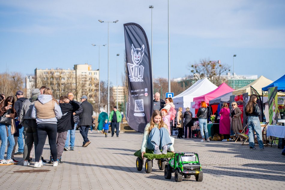 Łódź. Piknik AutoMocne przy Moto Arenie w Łodzi. Masa atrakcji dla każdego na Dzień Kobiet
