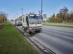 Łódź. Wiosenne sprzątanie Łodzi. Prace m.in. na Aleksandrowskiej, Tatrzańskiej i Kasprzaka