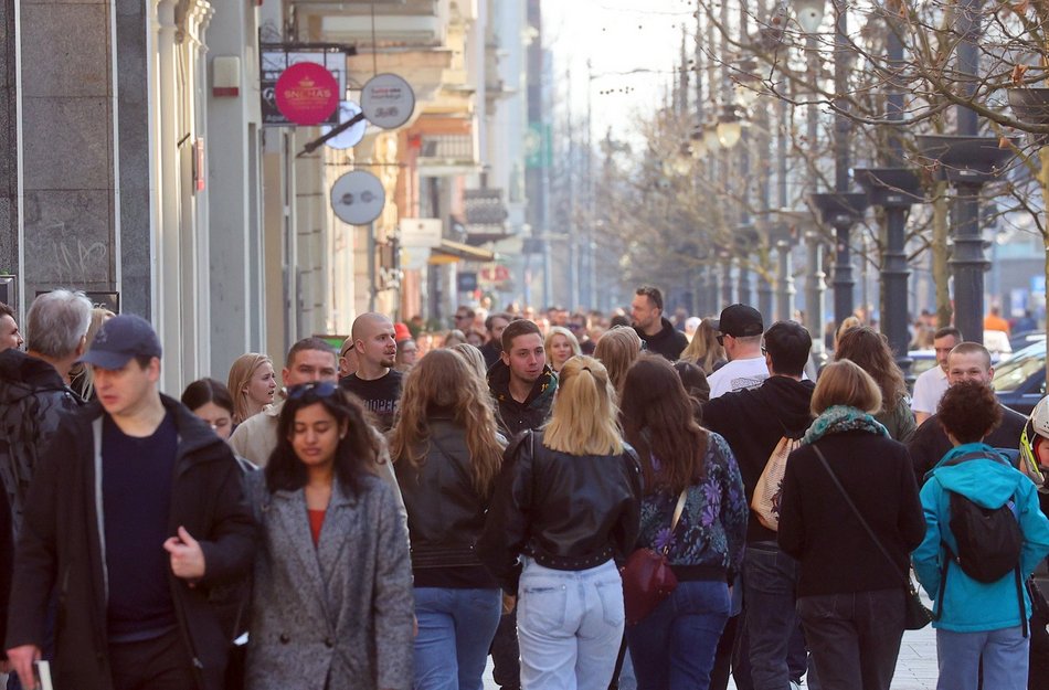 Łódź. Łódź budzi się do życia! Łodzianie i turyści tłumnie korzystają z pierwszych dni wiosny