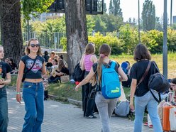 Tłumy fanek Louisa Tomlinsona przed Atlas Areną