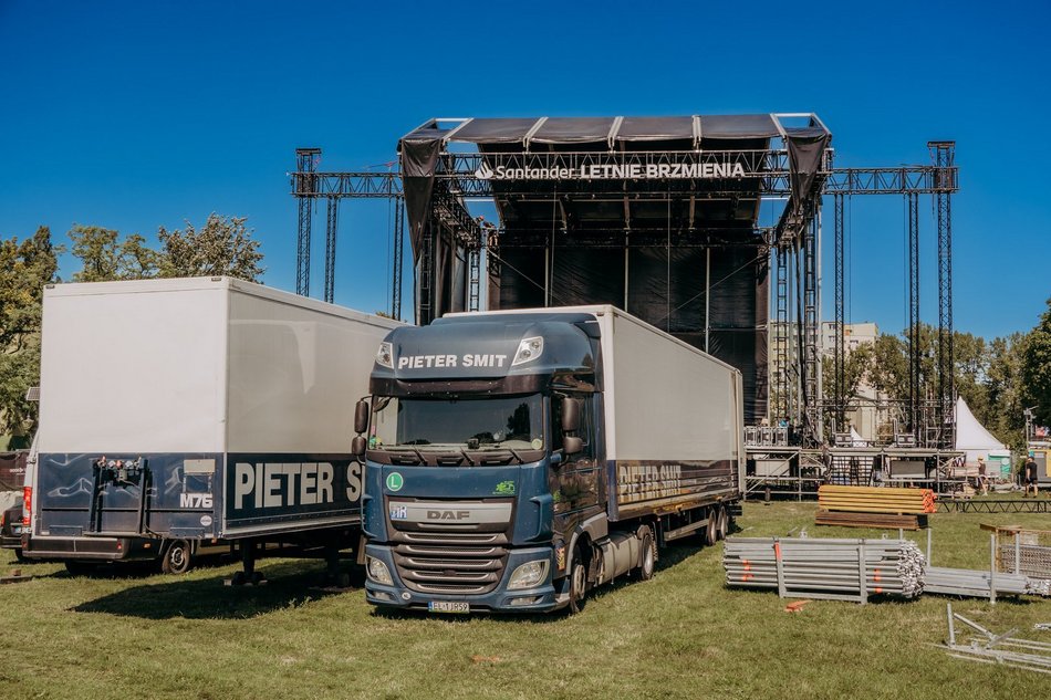 Zobacz jak powstają sceny Santander Letnie Brzemienia.