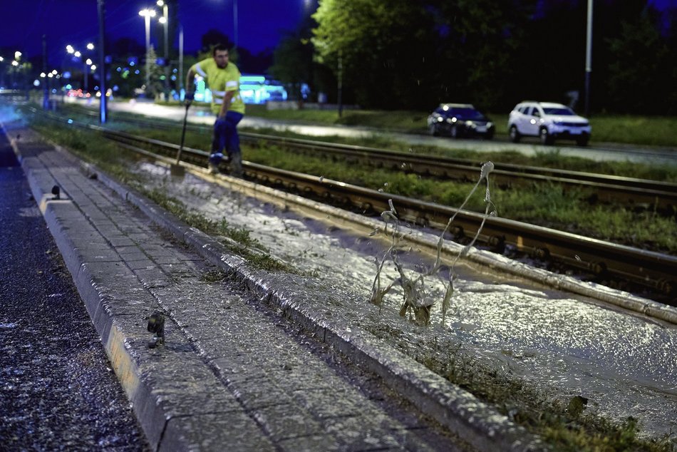 Piana wydobywająca się spod al. Włókniarzy