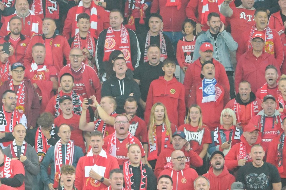 Kibice Widzewa Łódź z Pogonią Szczecin. Byłeś/aś tam? Znajdź się w galerii!