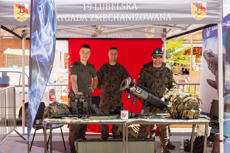 Piknik Weterana w Manufakturze. Pokazy sprzętu, pojazdy wojskowe, wojskowa grochówka