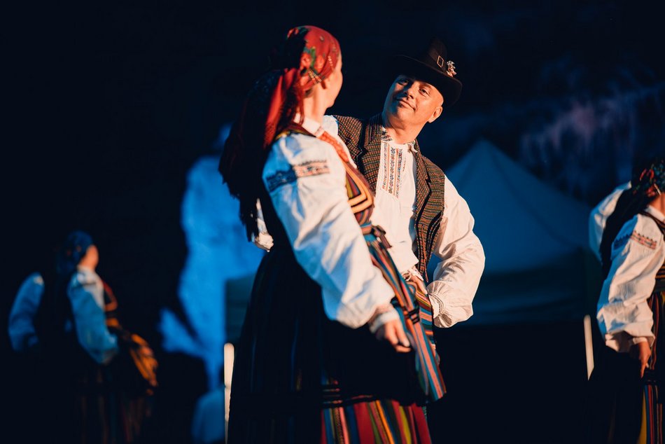 Łódź. Noc Świętojańska w Ogrodzie Botanicznym w Łodzi. Magia światła, natury i folkloru