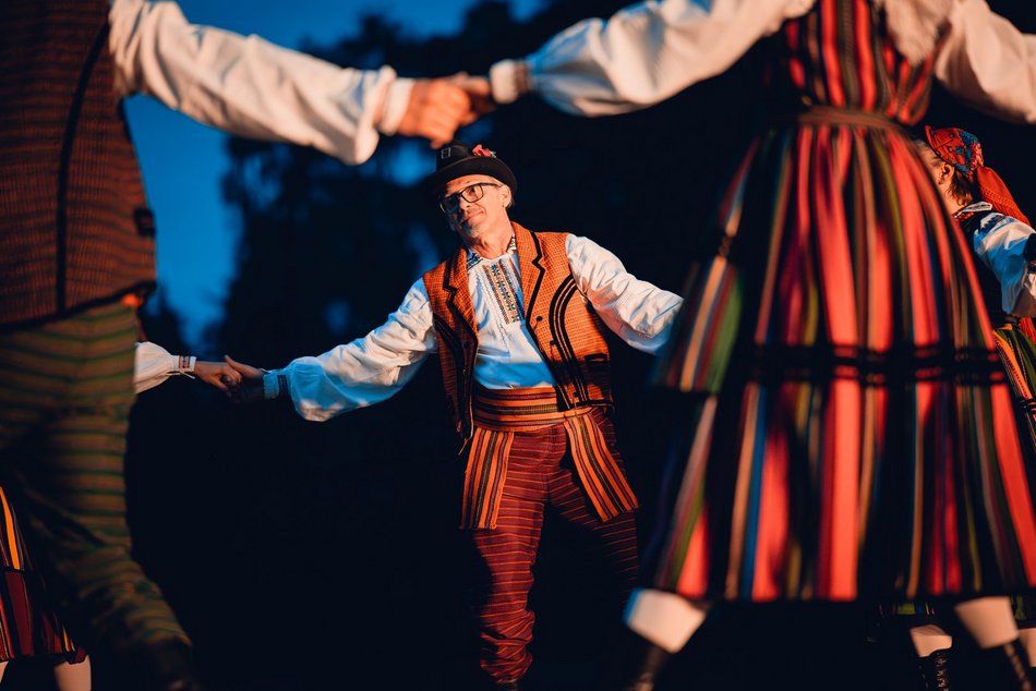 Łódź. Noc Świętojańska w Ogrodzie Botanicznym w Łodzi. Magia światła, natury i folkloru