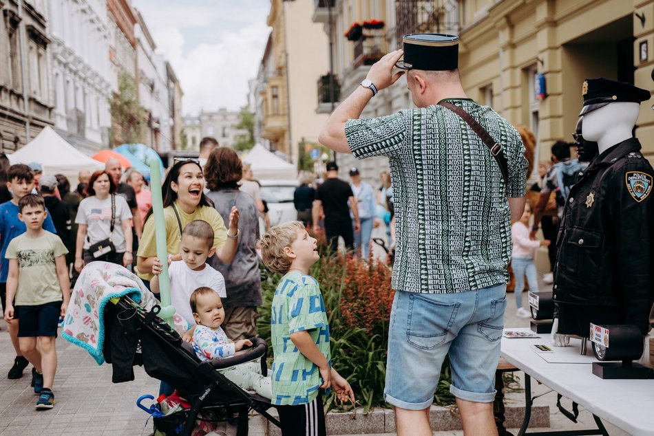 dzieci podczas zabawy