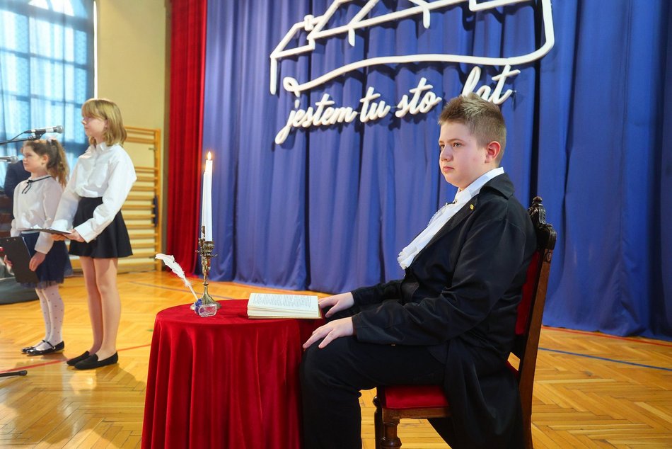 Łódź. Jubileusz w Szkole Podstawowej nr 42 w Łodzi. Huczne obchody z okazji 100-lecia