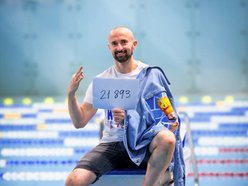 Łódź. Pływa, aby czynić dobro w Łodzi. Jak Adam Jerzykowski przekuł pasję w pomaganie?